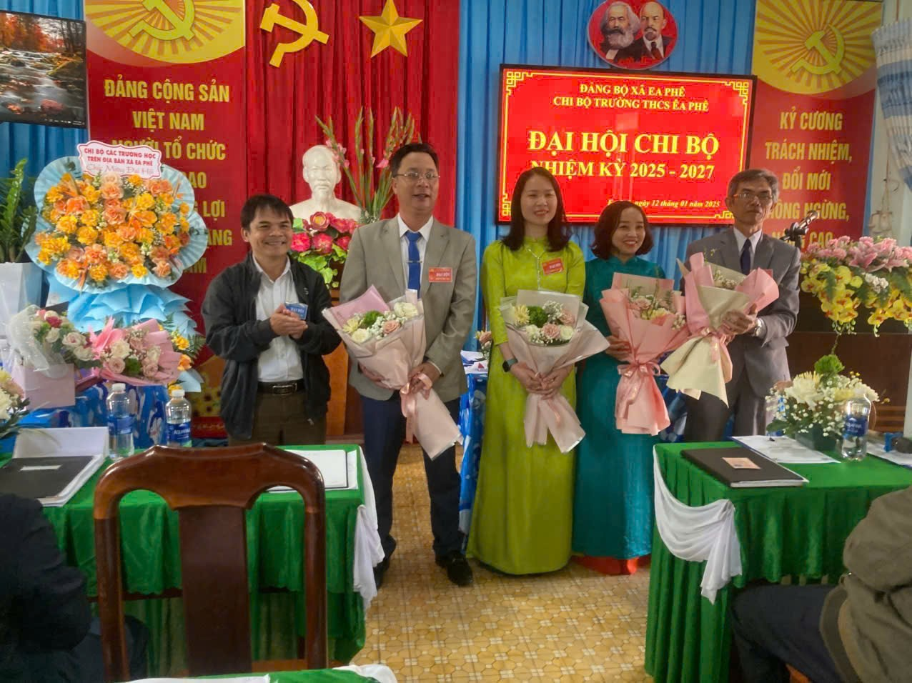 Đại hội Chi bộ Trường THCS Ea Phê, nhiệm kỳ 2025 - 2027